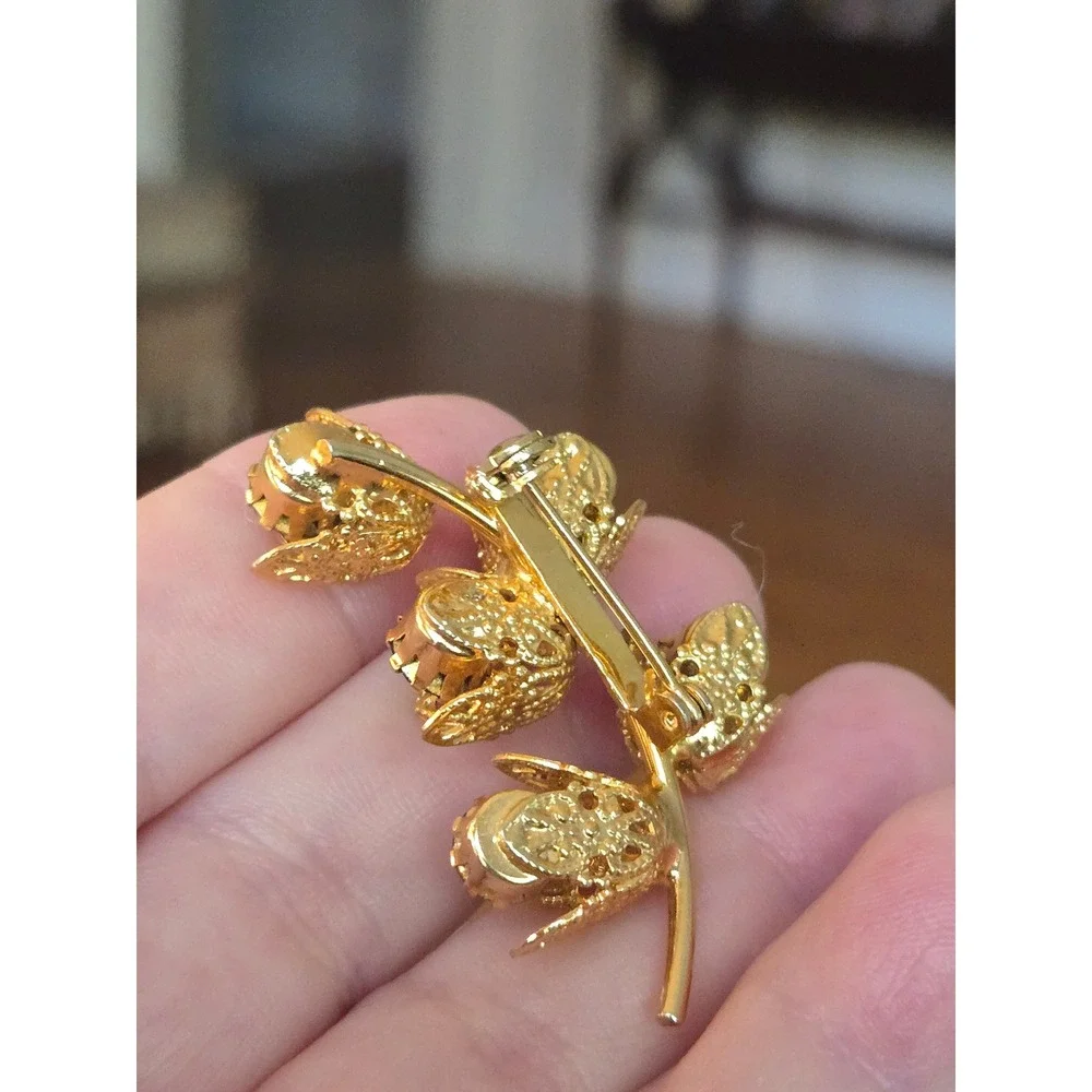 Amethyst Color Rhinestone Filagree Brooch Goldtone Vintage Floral Purple
